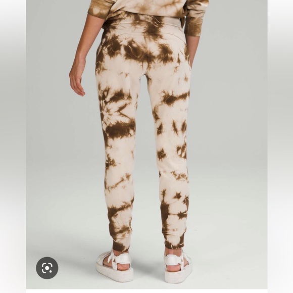 Lululemon joggers - Picture 2 of 6